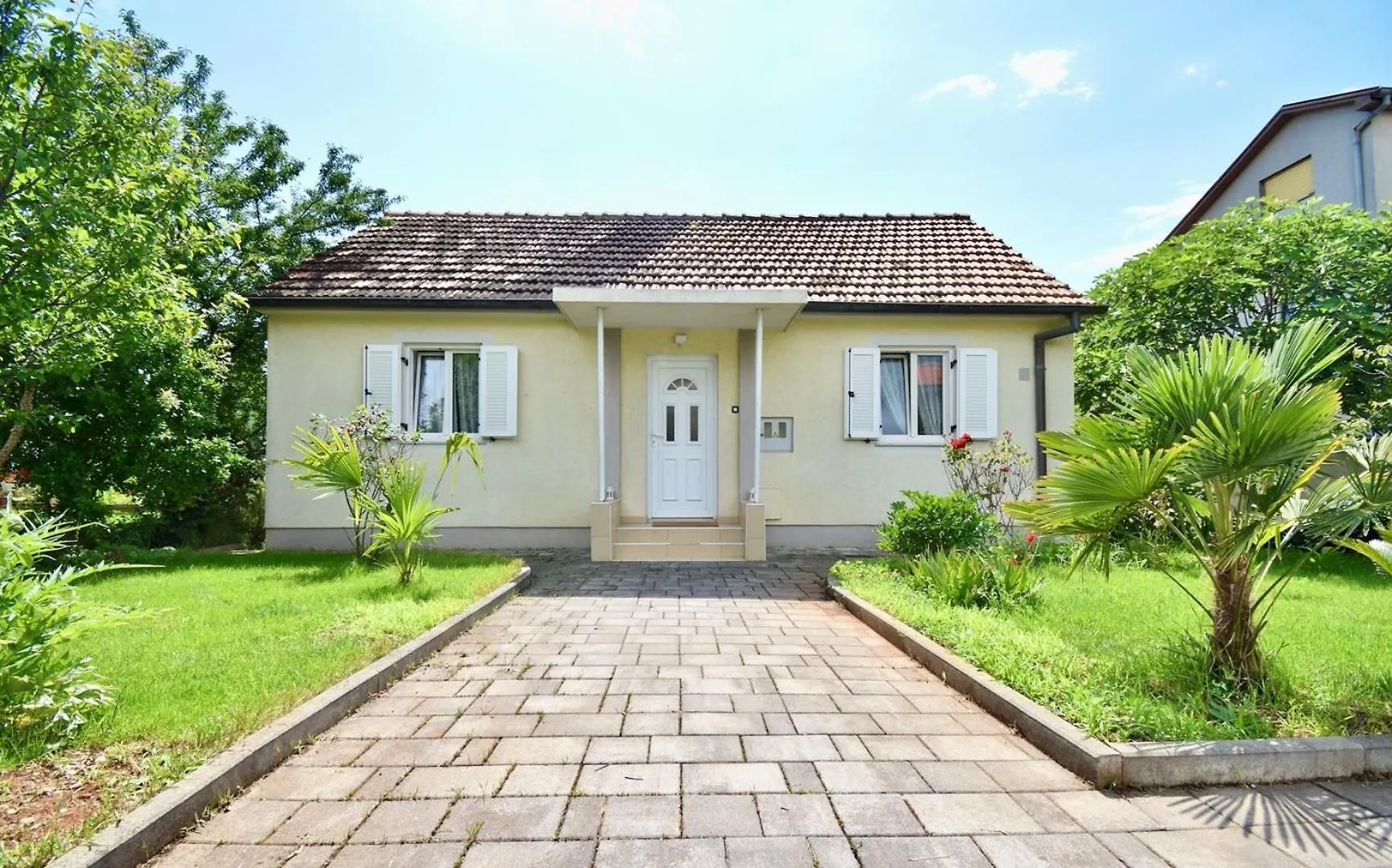 Holiday House With Garden 