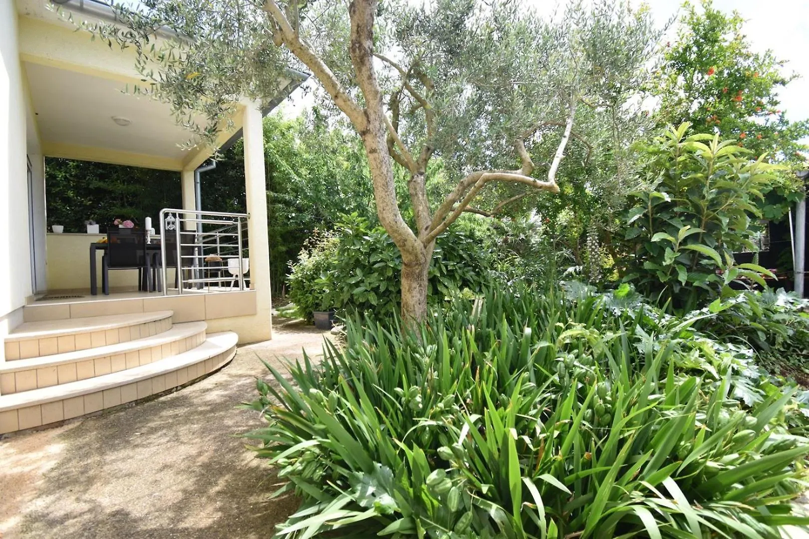 Vakantiehuis Holiday House With Garden 