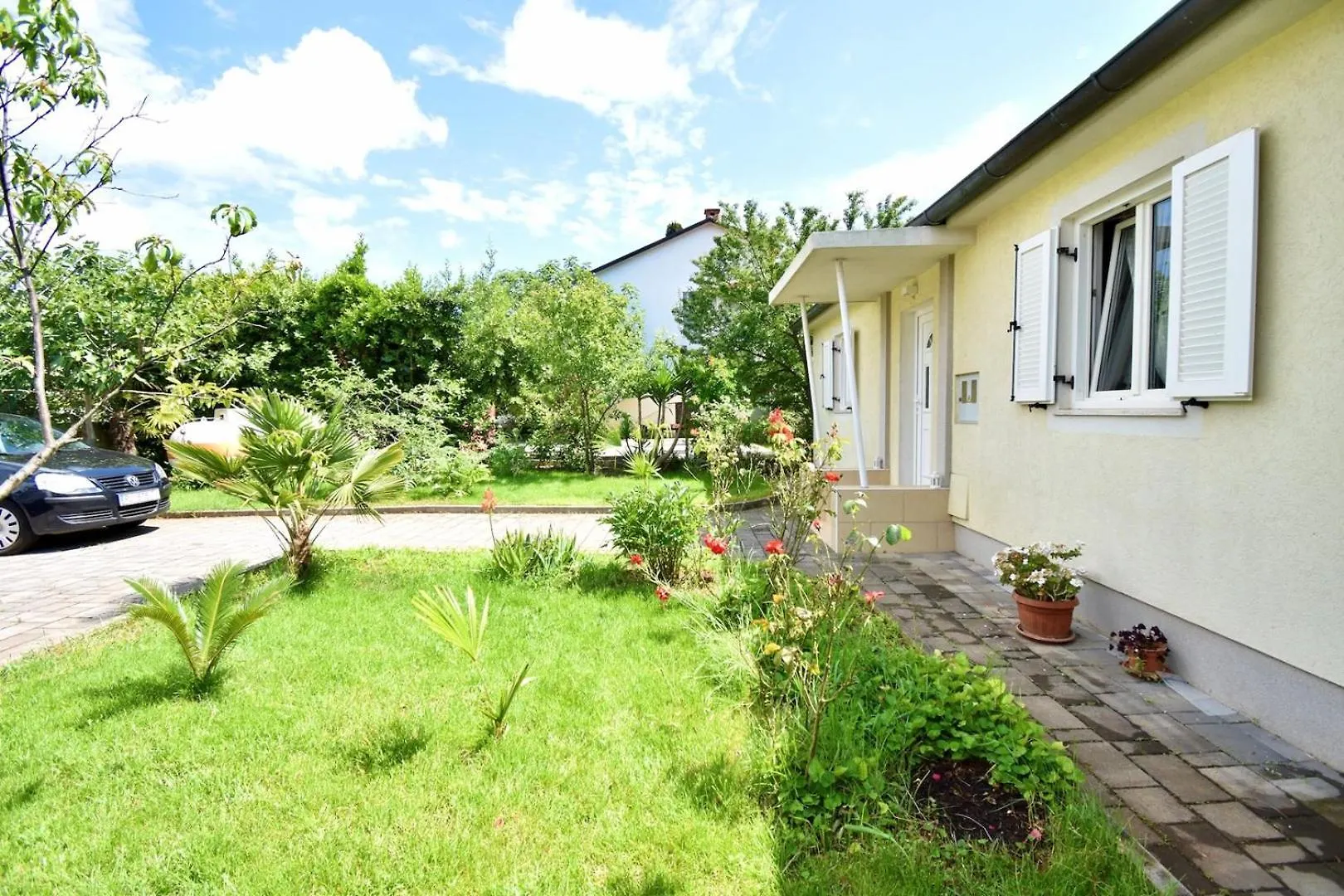 Holiday House With Garden 