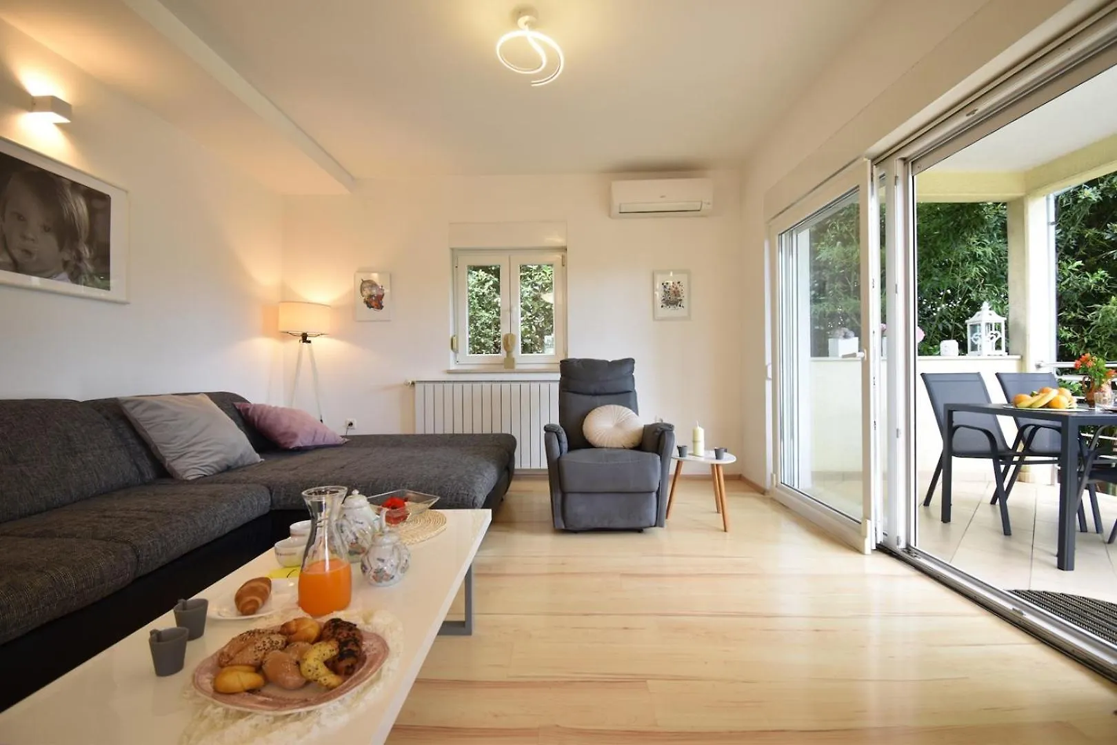 Holiday House With Garden 