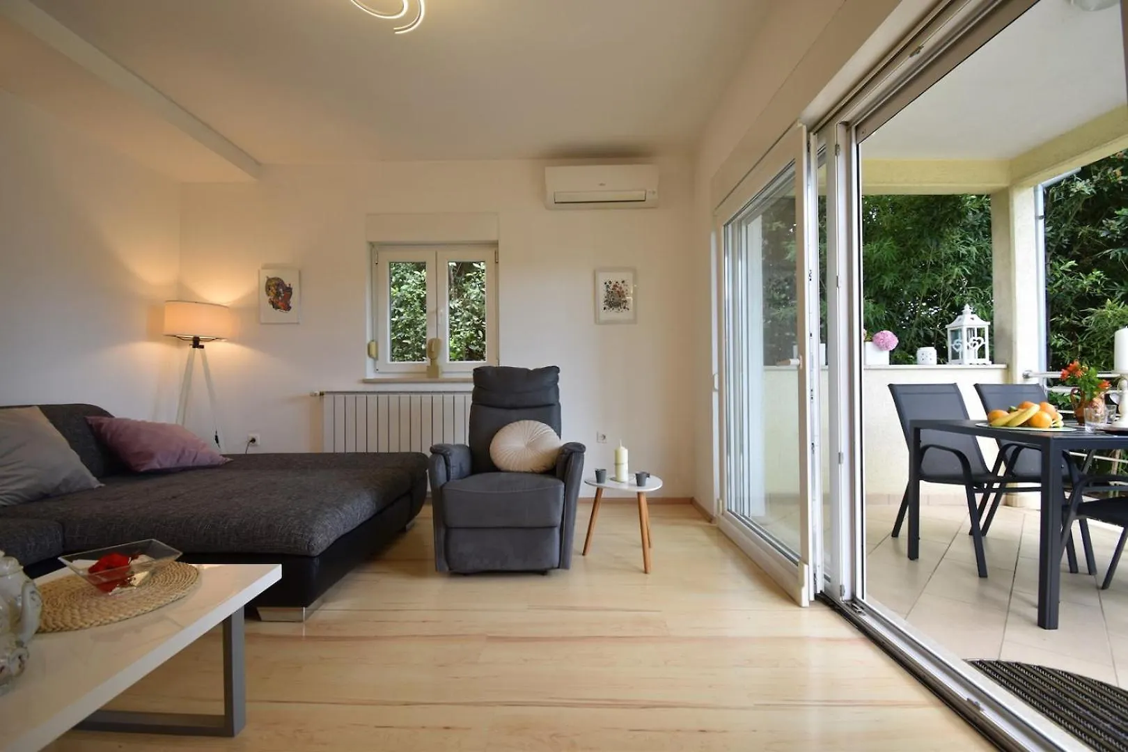Holiday House With Garden 