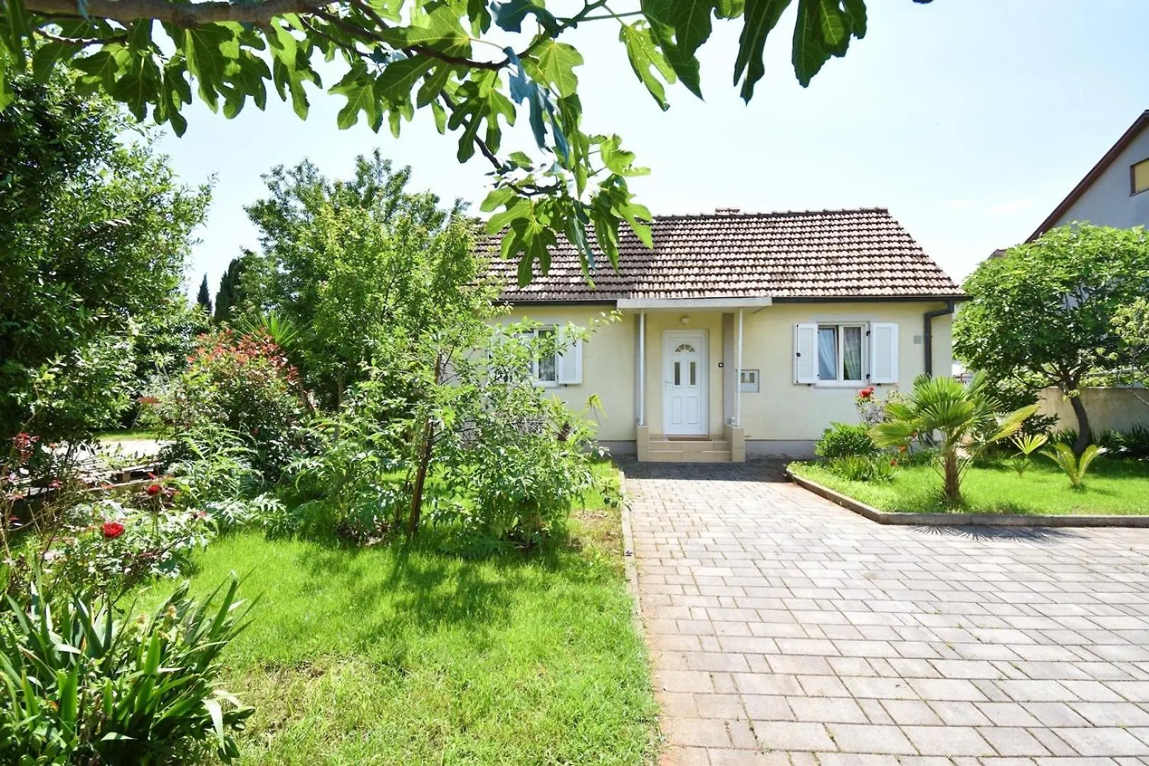 Holiday House With Garden 