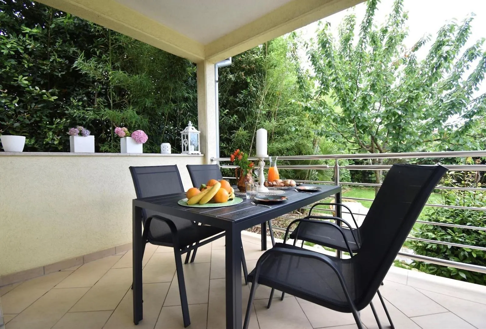 Holiday House With Garden 